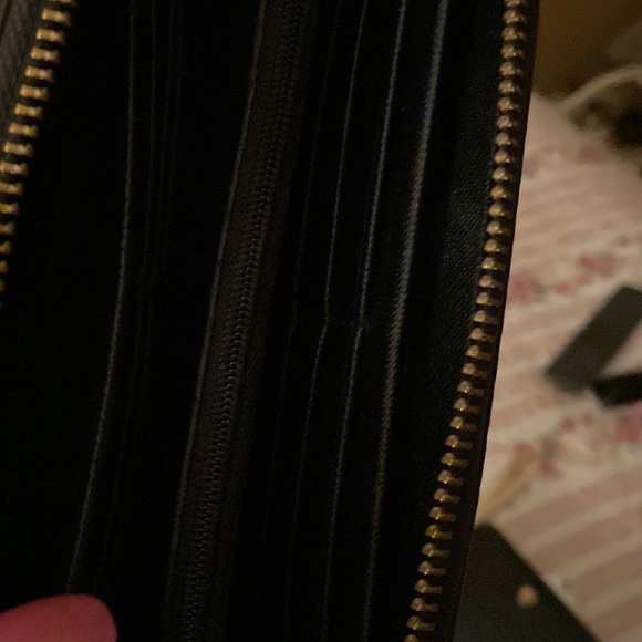 Fossil wallet with geometric design. - Picture 2 of 2